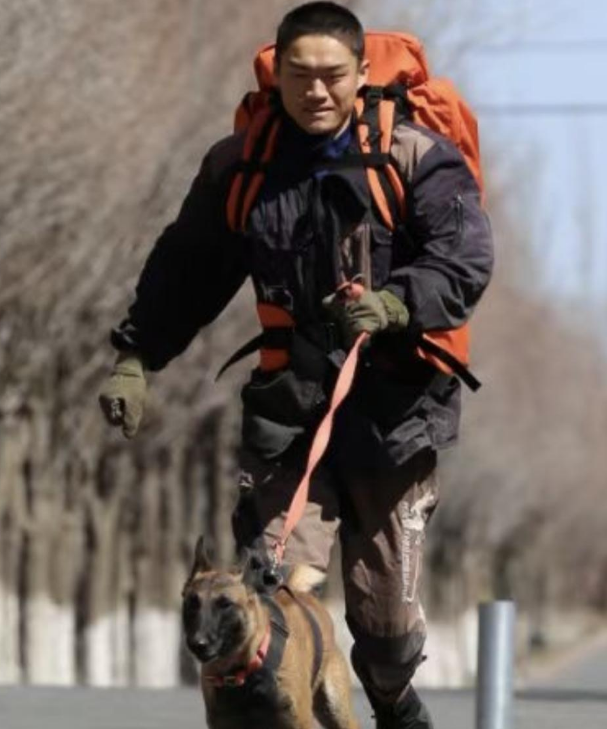 新疆消防救援总队全国第七届消防搜救犬比武备战侧记